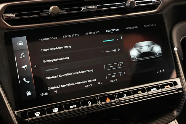 ASTON MARTIN Vanquish 5.2 V12 Bi-Turbo *Full Carbon* *Panorama* *Titanauspuff*
