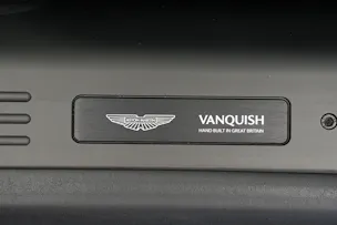 ASTON MARTIN Vanquish 5.2 V12 Bi-Turbo *Full Carbon* *Panorama* *Titanauspuff*