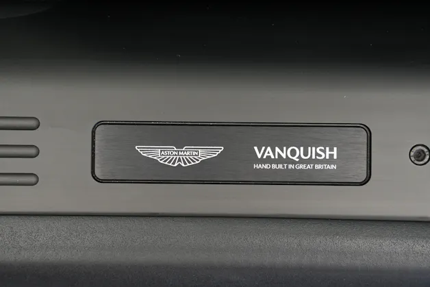 ASTON MARTIN Vanquish 5.2 V12 Bi-Turbo *Full Carbon* *Panorama* *Titanauspuff*