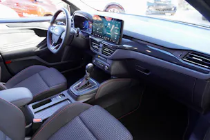 FORD Focus 1.0 MHEV ST-Line X Automat