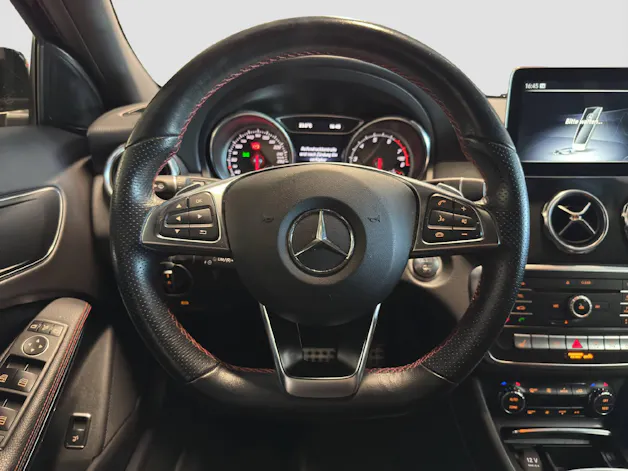 MERCEDES-BENZ GLA 200 Night Star AMG Line