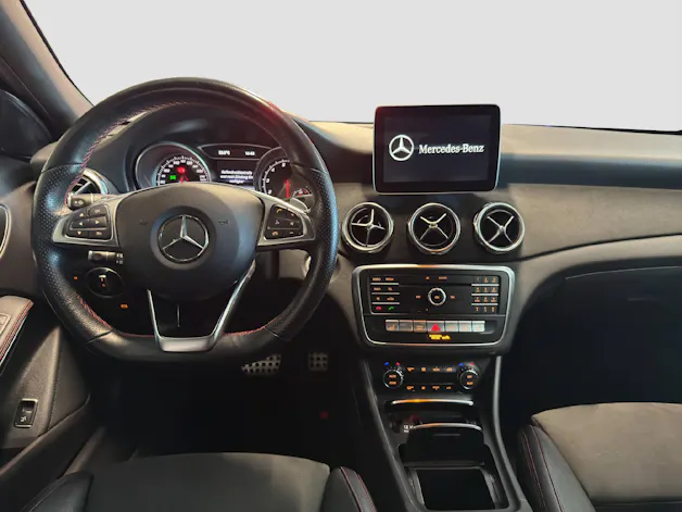 MERCEDES-BENZ GLA 200 Night Star AMG Line