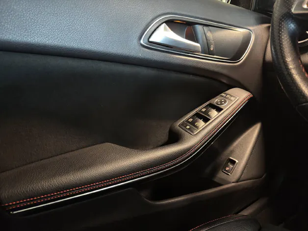 MERCEDES-BENZ GLA 200 Night Star AMG Line