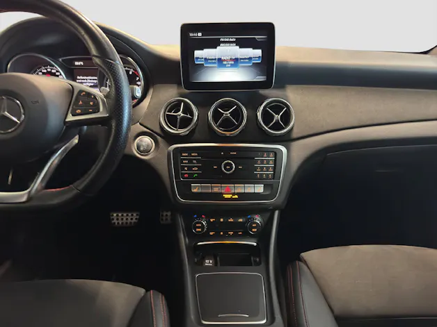 MERCEDES-BENZ GLA 200 Night Star AMG Line