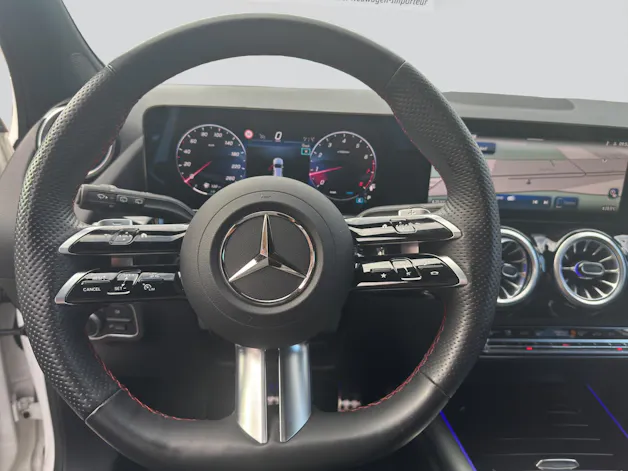 MERCEDES-BENZ GLA 200 AMG Line 7G-DCT