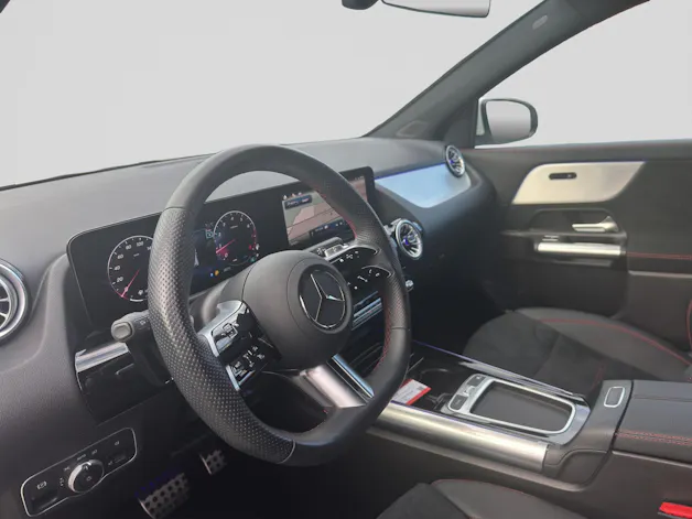 MERCEDES-BENZ GLA 200 AMG Line 7G-DCT