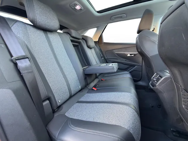 PEUGEOT 3008 1.6 THP Allure * PANORAMADACH * SITZHEIZUNG + ELEKTRISCHE SITZE * KAMERA VORNE UND HINTEN *