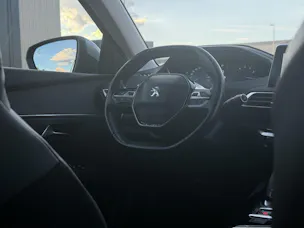PEUGEOT 3008 1.6 THP Allure * PANORAMADACH * SITZHEIZUNG + ELEKTRISCHE SITZE * KAMERA VORNE UND HINTEN *