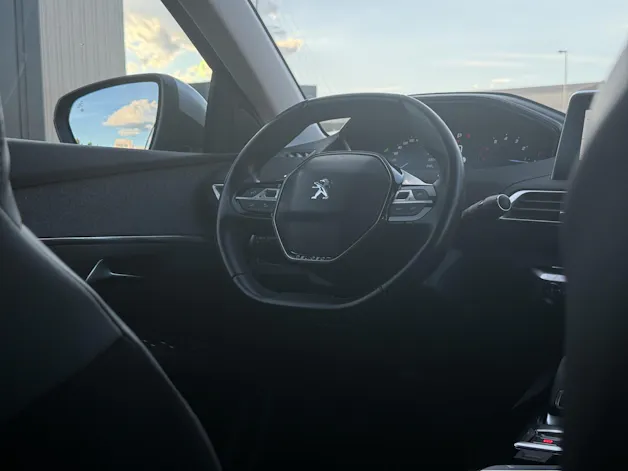 PEUGEOT 3008 1.6 THP Allure * PANORAMADACH * SITZHEIZUNG + ELEKTRISCHE SITZE * KAMERA VORNE UND HINTEN *