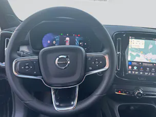 VOLVO XC40 B3 Benzin Mild Hybrid Plus Black Edition DCT
