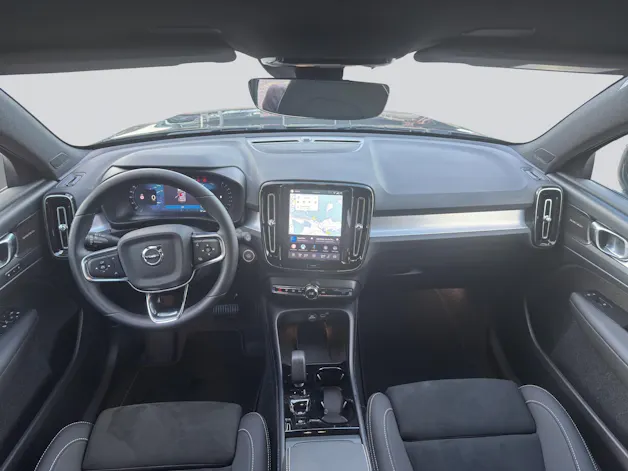 VOLVO XC40 B3 Benzin Mild Hybrid Plus Black Edition DCT
