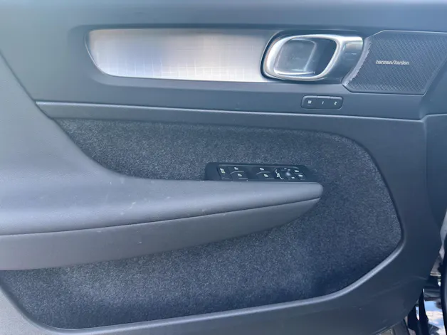 VOLVO XC40 B3 Benzin Mild Hybrid Plus Black Edition DCT