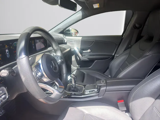 MERCEDES-BENZ A 200 AMG Line