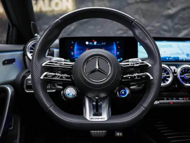 MERCEDES-BENZ A35 AMG 4Matic+ 8G-DCT *Panorama*Burmester*Abstandsregler*