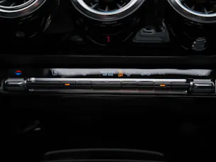 MERCEDES-BENZ A35 AMG 4Matic+ 8G-DCT *Panorama*Burmester*Abstandsregler*