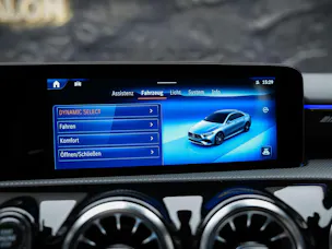 MERCEDES-BENZ A35 AMG 4Matic+ 8G-DCT *Panorama*Burmester*Abstandsregler*