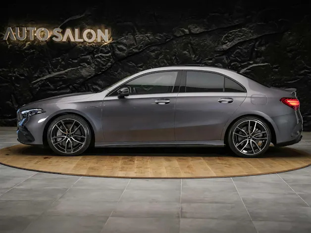 MERCEDES-BENZ A35 AMG 4Matic+ 8G-DCT *Panorama*Burmester*Abstandsregler*