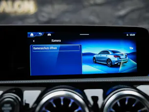 MERCEDES-BENZ A35 AMG 4Matic+ 8G-DCT *Panorama*Burmester*Abstandsregler*