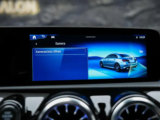 MERCEDES-BENZ A35 AMG 4Matic+ 8G-DCT *Panorama*Burmester*Abstandsregler*