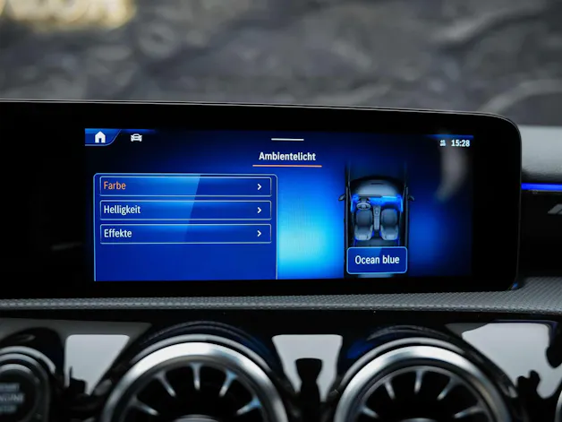 MERCEDES-BENZ A35 AMG 4Matic+ 8G-DCT *Panorama*Burmester*Abstandsregler*