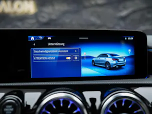 MERCEDES-BENZ A35 AMG 4Matic+ 8G-DCT *Panorama*Burmester*Abstandsregler*