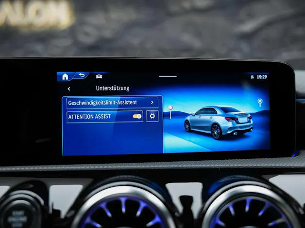 MERCEDES-BENZ A35 AMG 4Matic+ 8G-DCT *Panorama*Burmester*Abstandsregler*