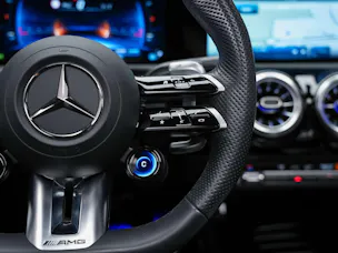 MERCEDES-BENZ A35 AMG 4Matic+ 8G-DCT *Panorama*Burmester*Abstandsregler*