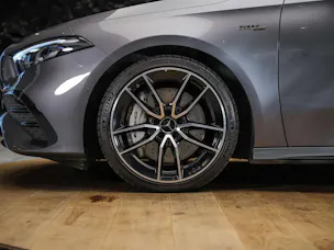 MERCEDES-BENZ A35 AMG 4Matic+ 8G-DCT *Panorama*Burmester*Abstandsregler*