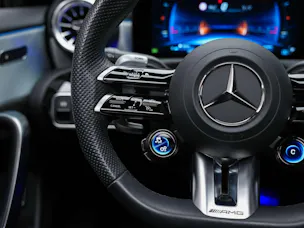MERCEDES-BENZ A35 AMG 4Matic+ 8G-DCT *Panorama*Burmester*Abstandsregler*