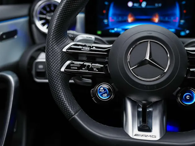 MERCEDES-BENZ A35 AMG 4Matic+ 8G-DCT *Panorama*Burmester*Abstandsregler*
