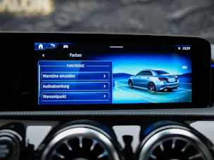MERCEDES-BENZ A35 AMG 4Matic+ 8G-DCT *Panorama*Burmester*Abstandsregler*