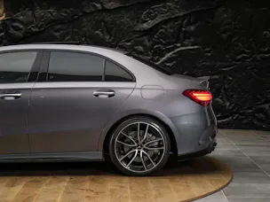 MERCEDES-BENZ A35 AMG 4Matic+ 8G-DCT *Panorama*Burmester*Abstandsregler*