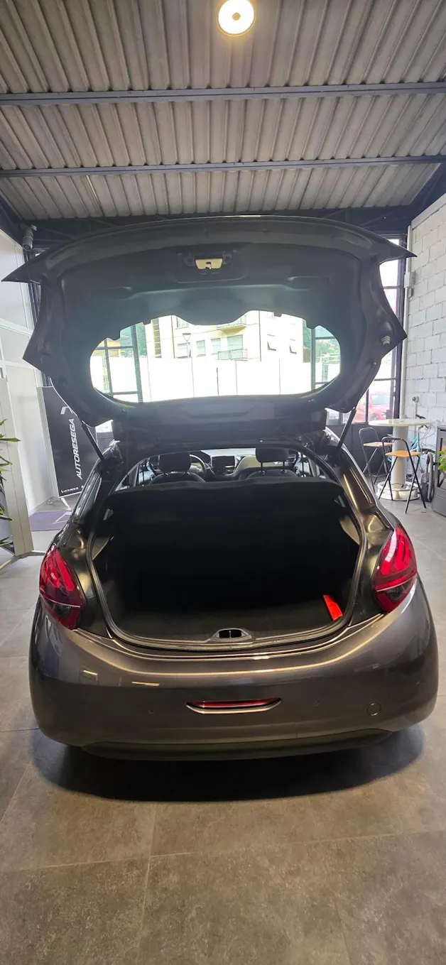 PEUGEOT 208 1.2 PureTech Allure EAT6
