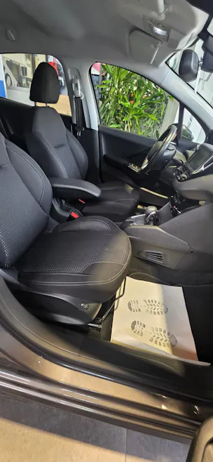 PEUGEOT 208 1.2 PureTech Allure EAT6