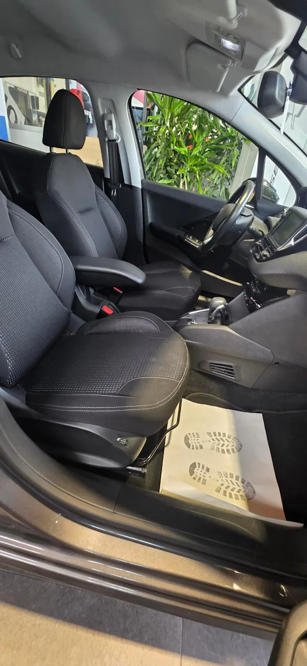 PEUGEOT 208 1.2 PureTech Allure EAT6