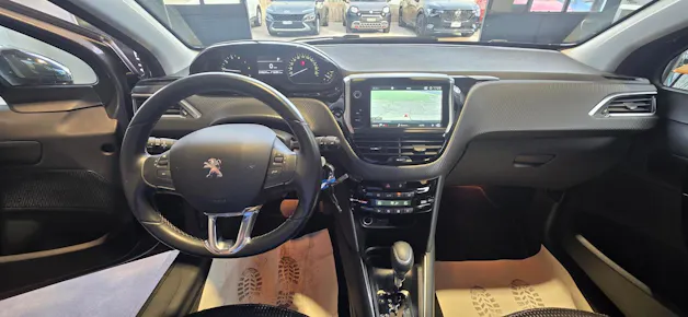 PEUGEOT 208 1.2 PureTech Allure EAT6