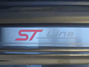FORD Focus 1.0i EcoB Hybrid 155 ST-Line Vignale