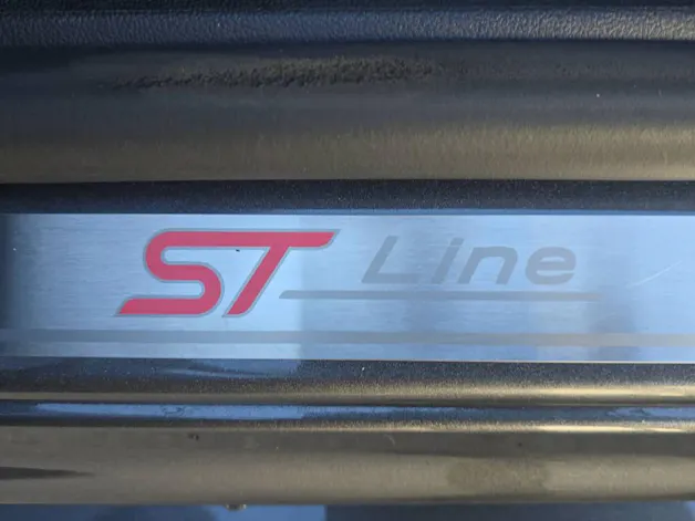 FORD Focus 1.0i EcoB Hybrid 155 ST-Line Vignale