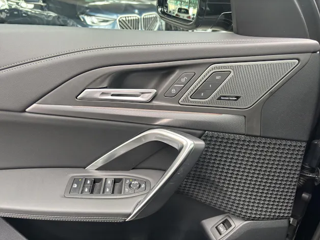BMW X1 U11 23d xDrive paddles