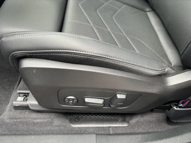 BMW X1 U11 23d xDrive paddles