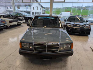 MERCEDES-BENZ E190 2.6