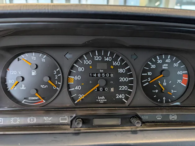 MERCEDES-BENZ E190 2.6