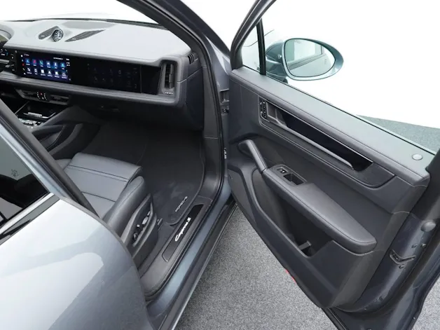 PORSCHE Cayenne S E-Hybrid Black Edition