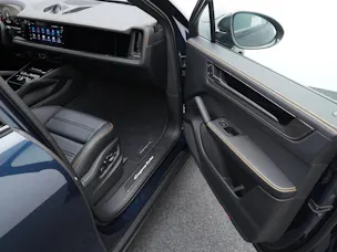 PORSCHE Cayenne Turbo E-Hybrid Coupé mit GT-Paket