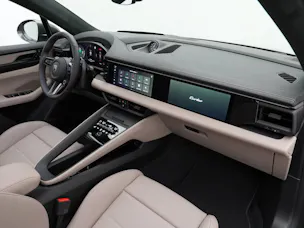 PORSCHE Macan Turbo
