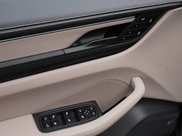 PORSCHE Macan Turbo