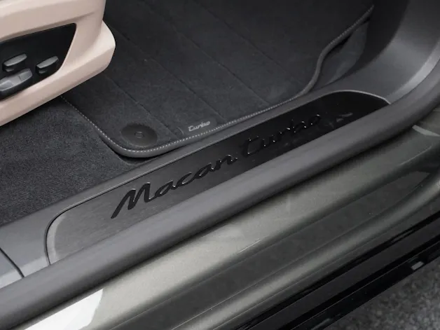 PORSCHE Macan Turbo