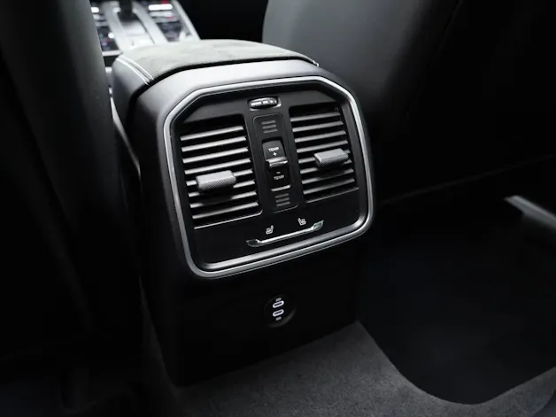 PORSCHE Macan GTS