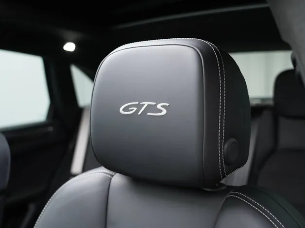 PORSCHE Macan GTS
