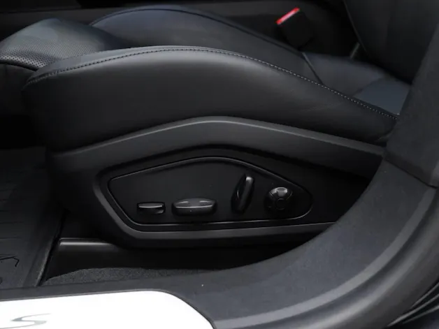 PORSCHE Taycan 4S